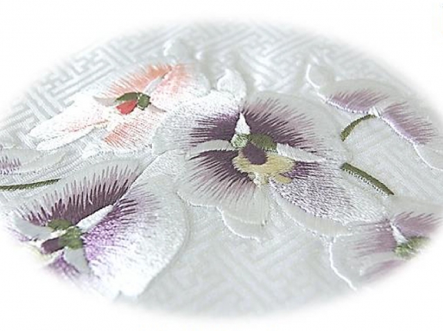 仏衣胡蝶蘭刺繍拡大